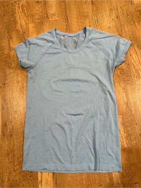 lululemon athletica Swiftly Tech Short Sleeve Light Blue Tee Size 8